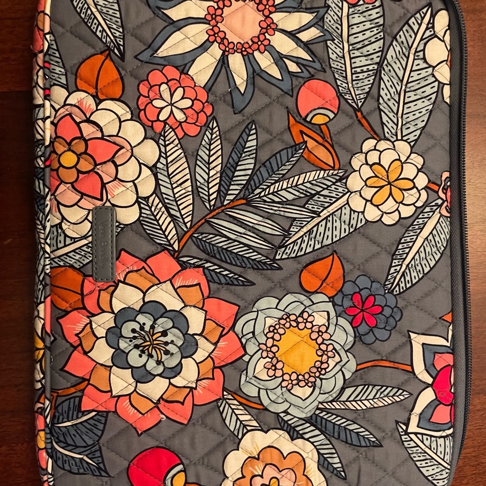 VERA BRADLEY Soft Sided Laptop/Tablet Case - Picture 1 of 6